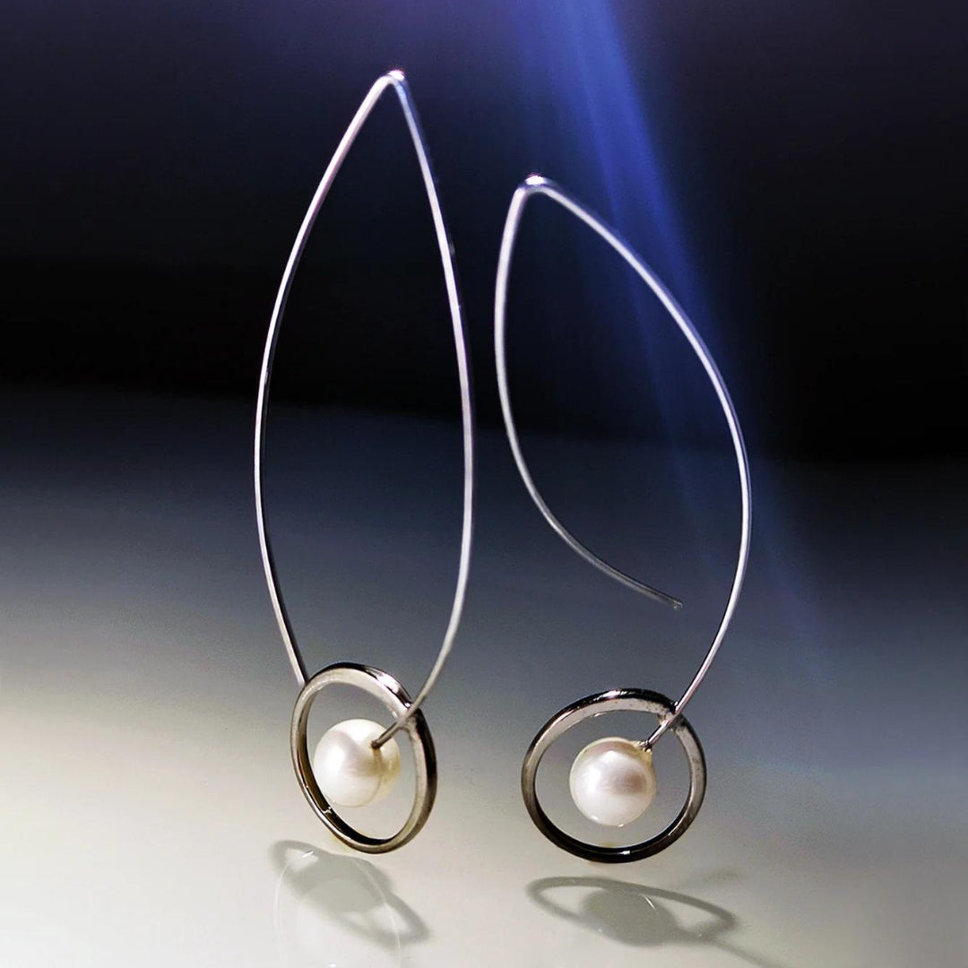 Boucles d'oreilles argentées avec pendentif perle style bohémien
