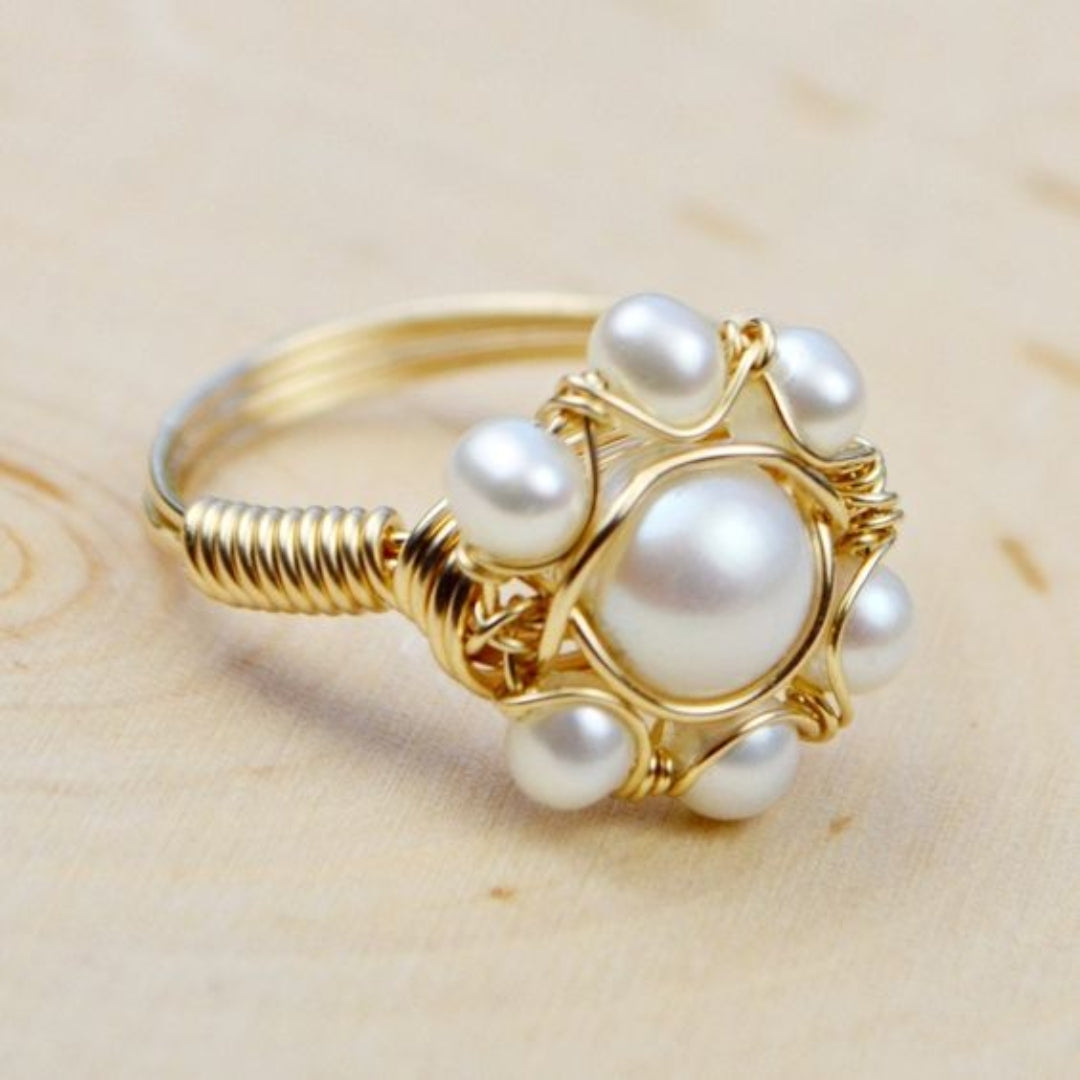 Bague vintage en or avec fleur de perles