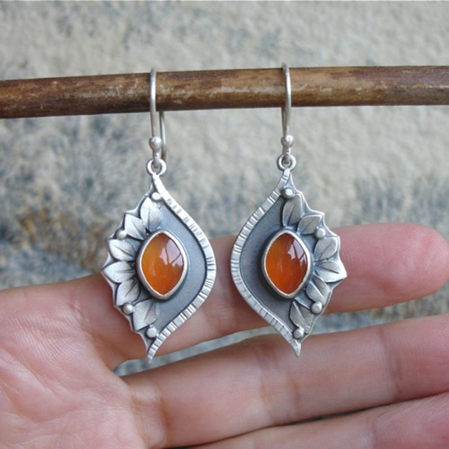Boucles d'oreilles style bohémien orange avec des cristaux