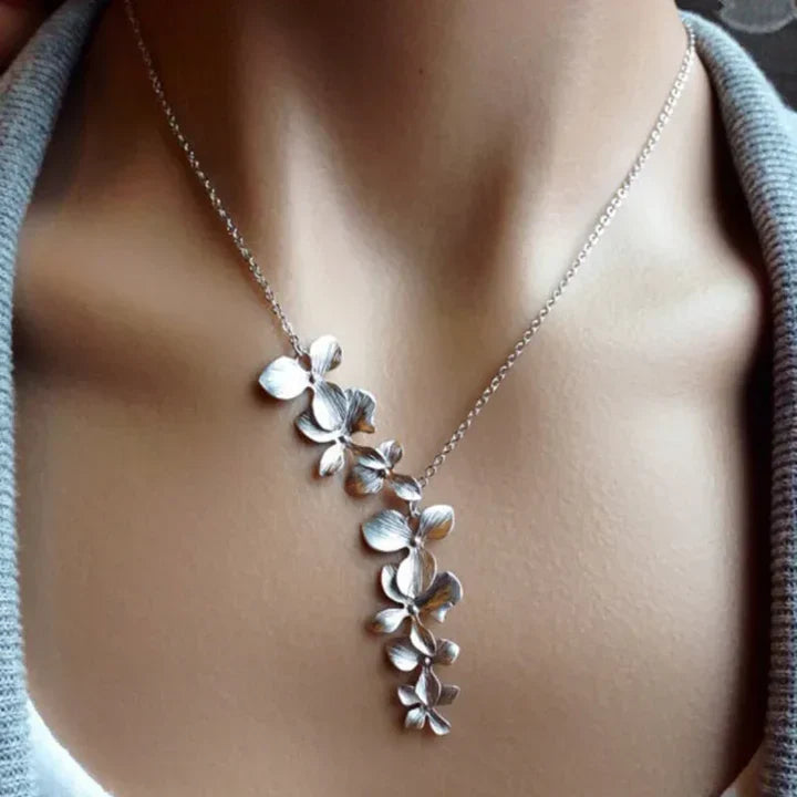 Collier vintage en argent avec fleurs