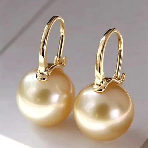 Boucles d'oreilles élégantes en or avec perles dorées