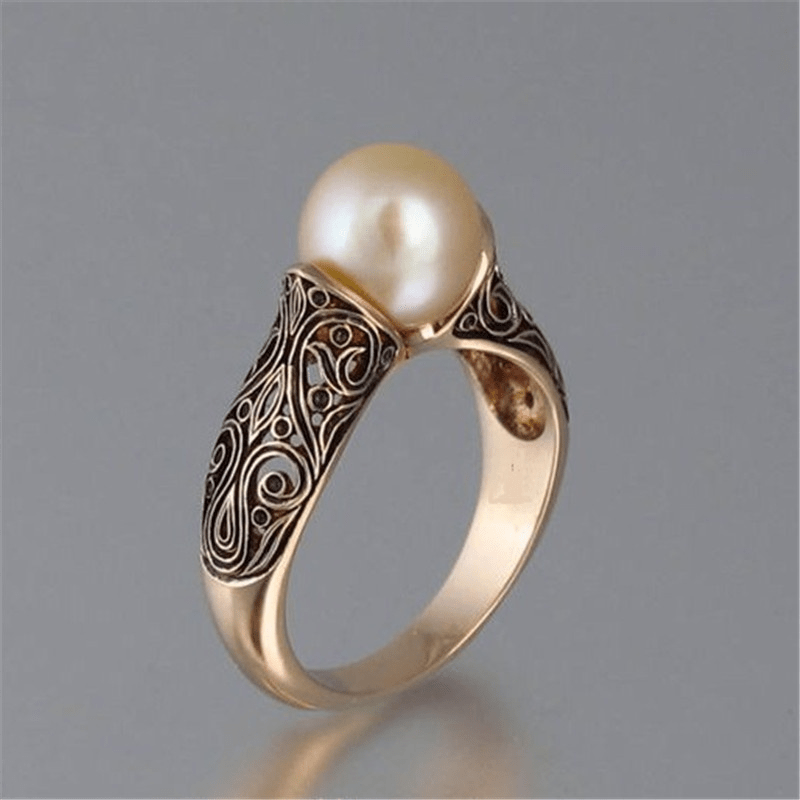 Bague vintage en or avec une belle perle