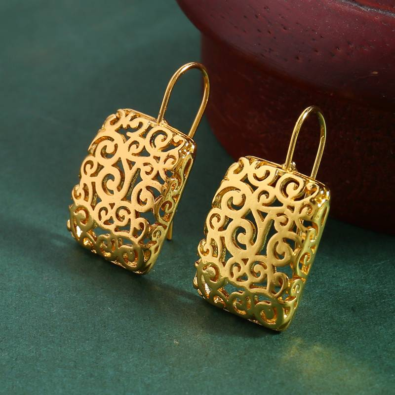Boucles d'oreilles carrées dorées