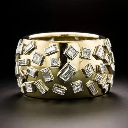 Bague avec de nombreux éléments en cristal de verre