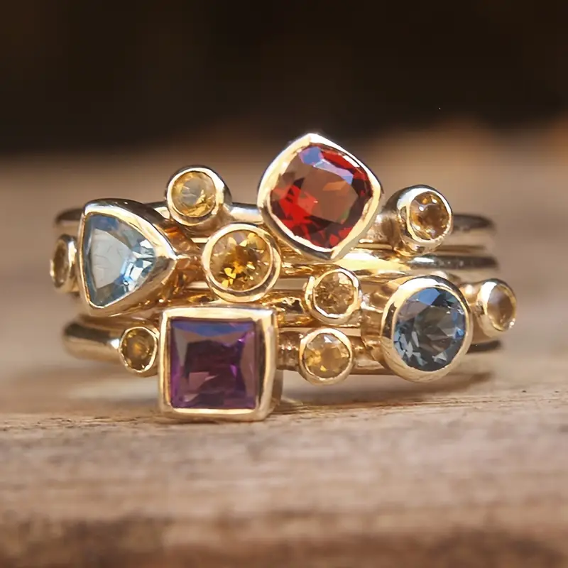 Bague en or colorée et superposée