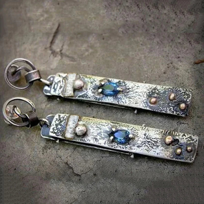 Boucles d'oreilles faites à la main avec des pierres bleues