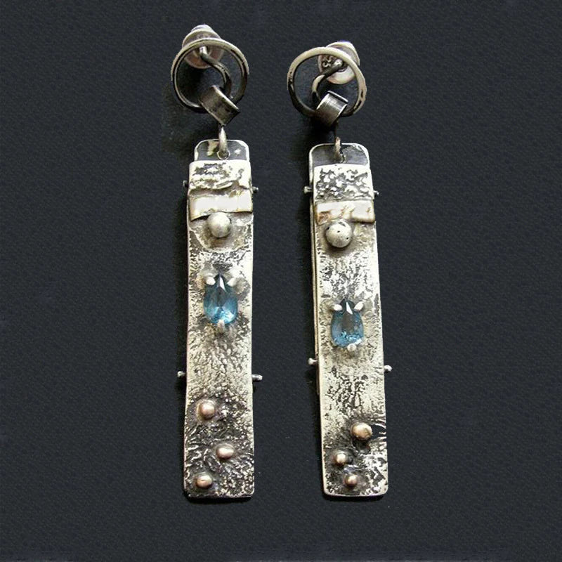 Boucles d'oreilles faites à la main avec des pierres bleues