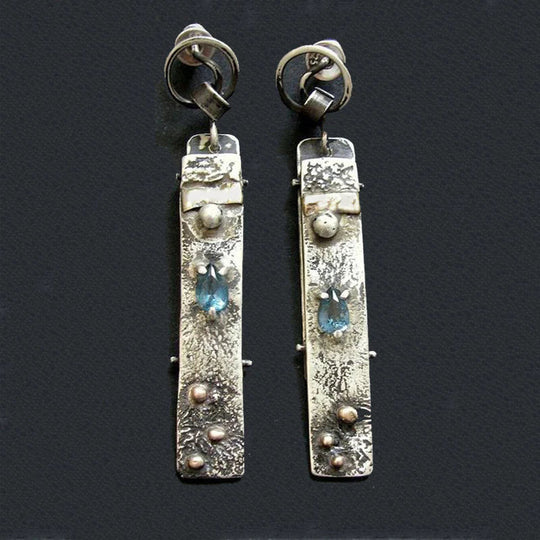 Boucles d'oreilles faites à la main avec des pierres bleues