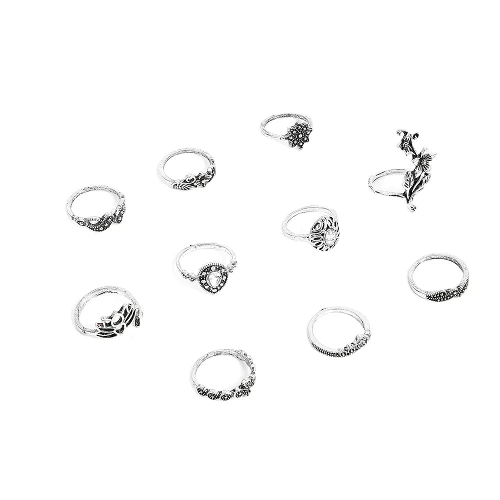 Ensemble de bagues en argent antique avec des détails enchanteurs