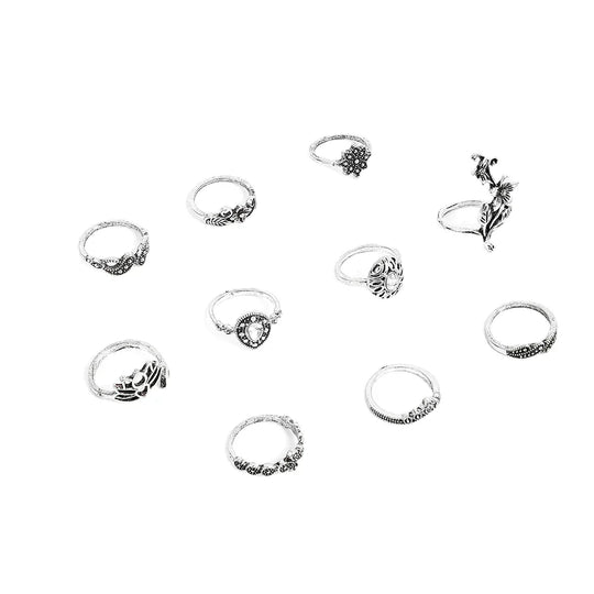 Ensemble de bagues en argent antique avec des détails enchanteurs