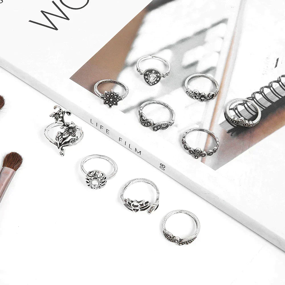 Ensemble de bagues en argent antique avec des détails enchanteurs