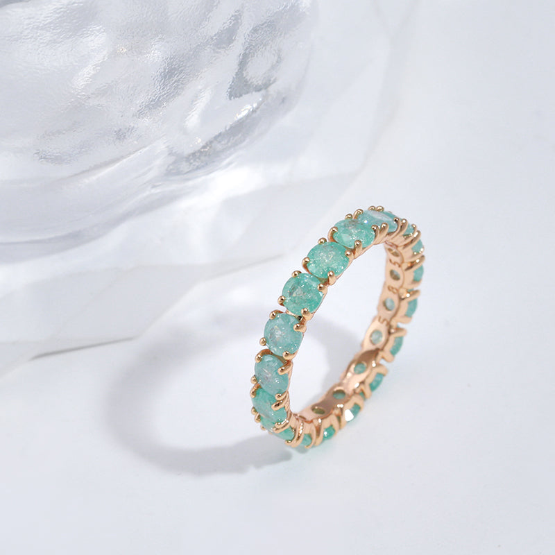 Bague en or luxueuse avec des pierres de zircon colorées