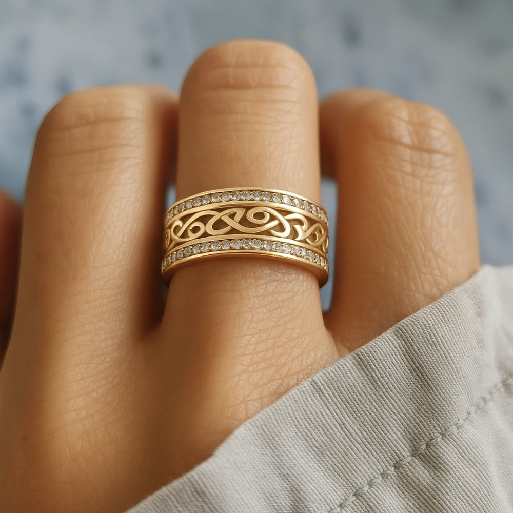 Bague en or creuse et brillante